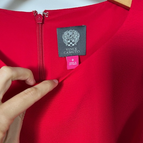 Vince Camuto Red Crepe Puff Sleeve - Picture 3 of 5